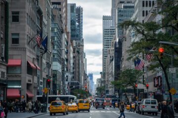 La Brecha de Valoración en Nueva York: Un Vistazo a Mercados Privados y Públicos